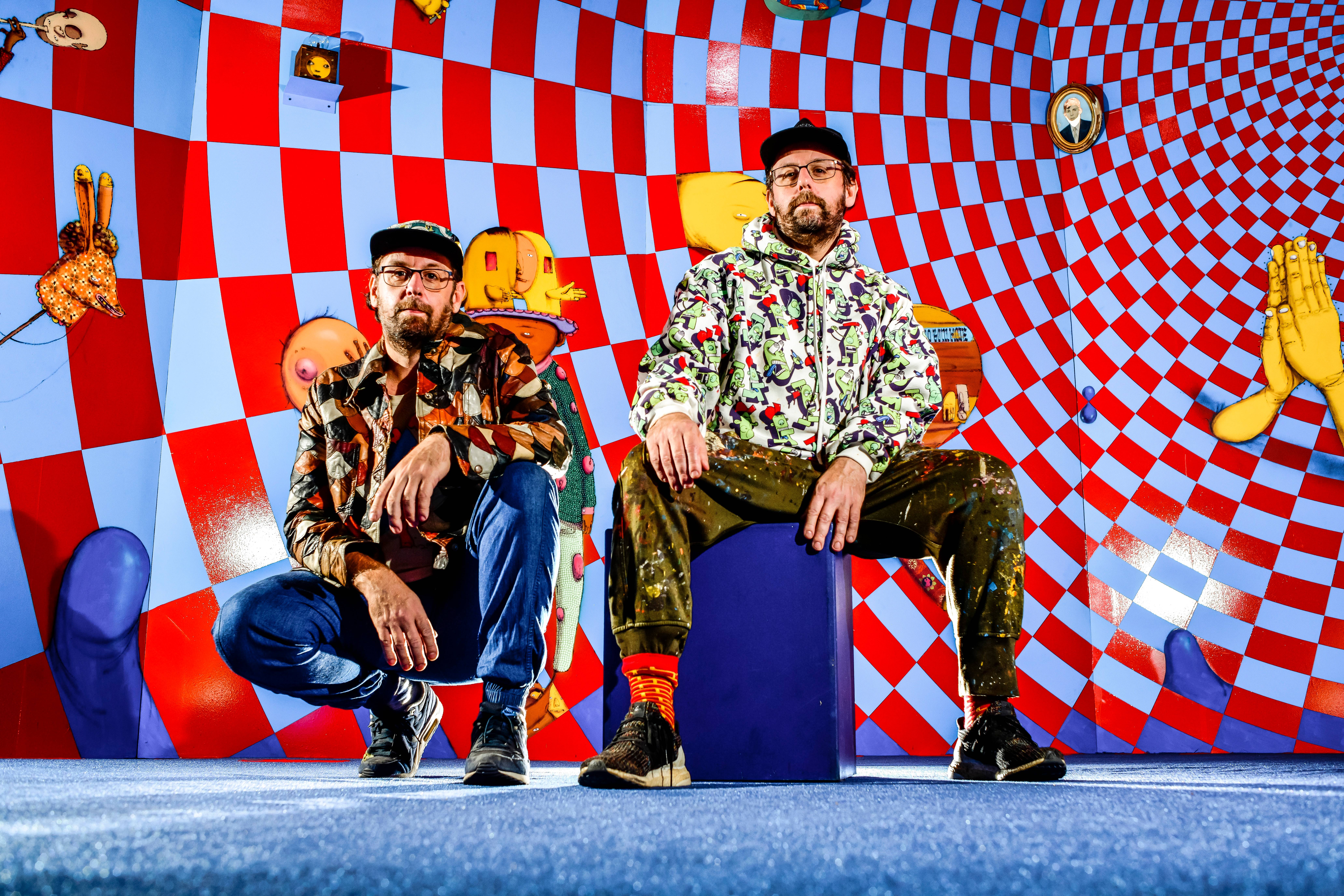 Os bastidores da megaexposição de OSGEMEOS na Pinacoteca