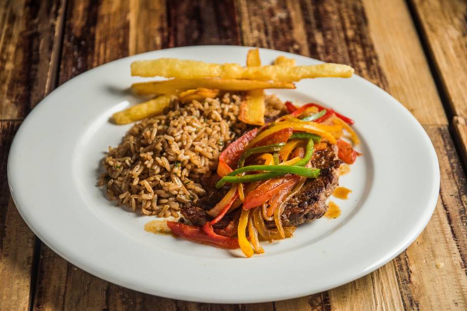 Bife à dona Dega: homenagem à mãe da cozinheira