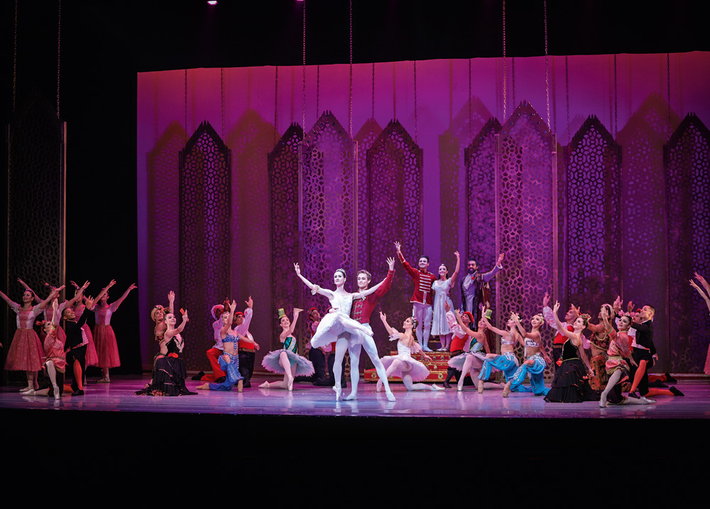 Peças, espetáculos de dança e shows marcam o retorno dos teatros