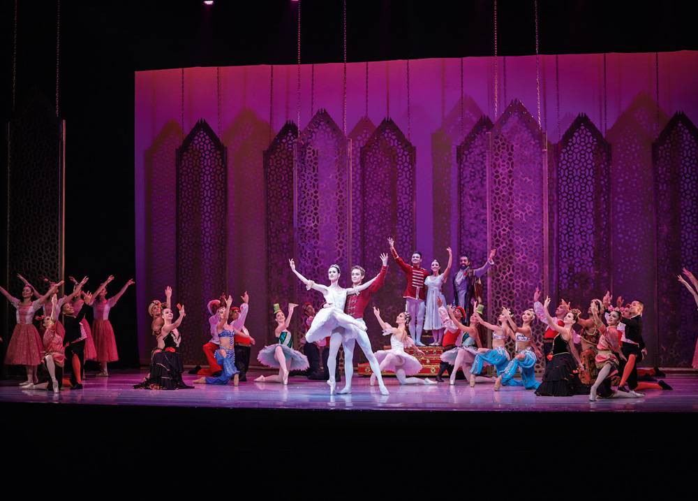 Peças, espetáculos de dança e shows marcam o retorno dos teatros