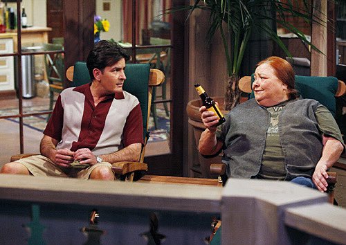 ‘Berta’ em Dois Homens e Meio, Conchata Ferrell morre aos 77 anos