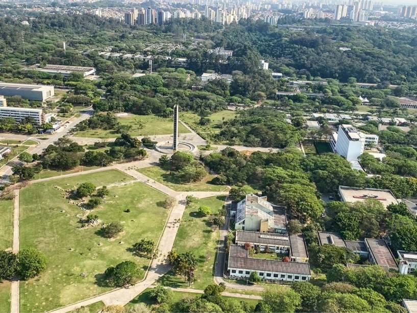 Praça do Relógio: não exatamente um enclave necessitado