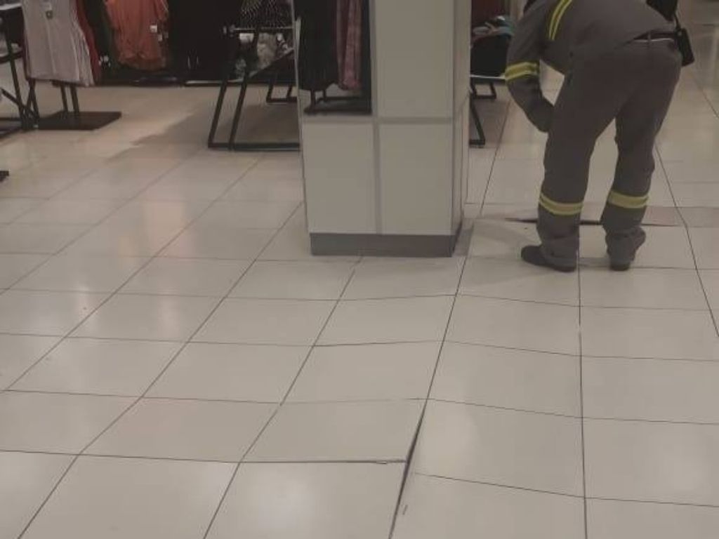Piso de shopping em Osasco se rompe e assusta clientes