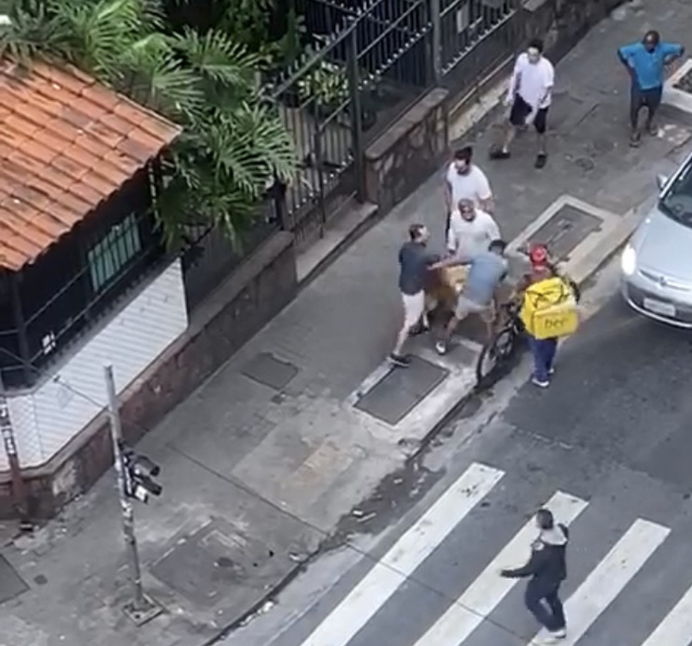 “Preto safado”: publicitário agredido no centro cita homofobia e racismo