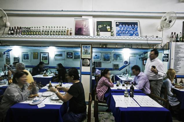 Restaurantes e casas de shows lotados: redação usou trenas para comprovar que havia cada vez menos espaço e privacidade para os paulistanos Restaurantes e casas de shows lotados: redação usou trenas para comprovar que havia cada vez menos espaço e privacidade para os paulistanos