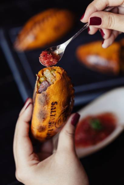 Salteña de carne: salgado de origem boliviana Salteña de carne: salgado de origem boliviana