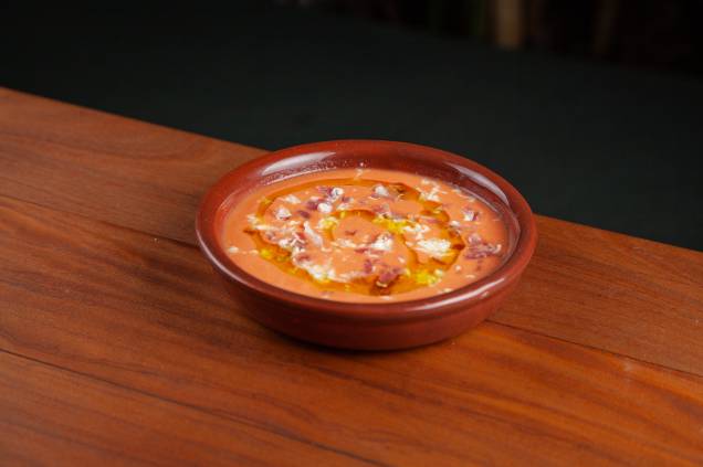 Sopa fria: com tomate e jamón Sopa fria: com tomate e jamón