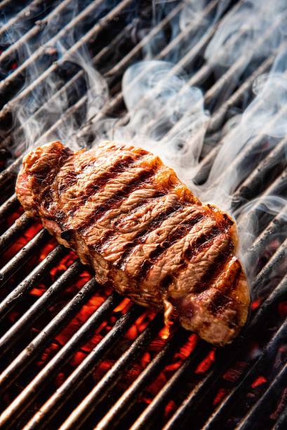 De estilo argentino, o bife de chorizo se beneficia dos efeitos da grelha a carvão e ganha aroma de tostado De estilo argentino, o bife de chorizo se beneficia dos efeitos da grelha a carvão e ganha aroma de tostado