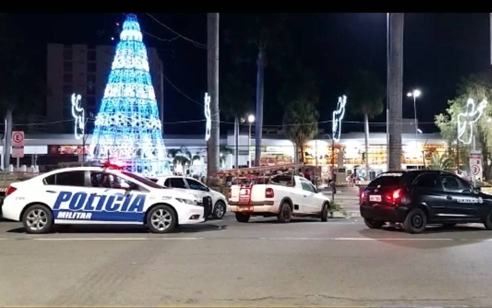 Criança de 8 anos morre eletrocutada após encostar em decoração de Natal