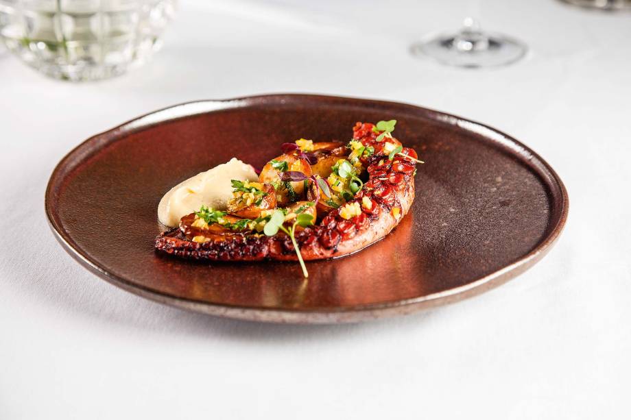 Polvo grelhado: ao molho aïoli com batatas salteadas Polvo grelhado: ao molho aïoli com batatas salteadas