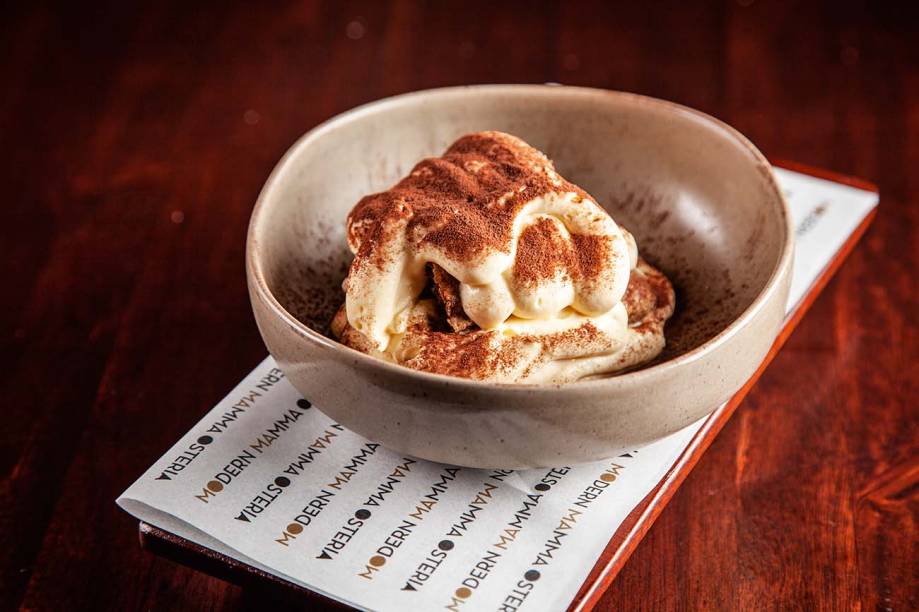 Tiramisu: muito biscoito e boa quantidade de creme de mascarpone Tiramisu: muito biscoito e boa quantidade de creme de mascarpone