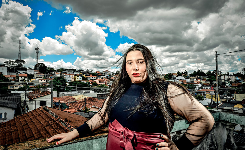 Bruna na laje de sua casa em Cotia