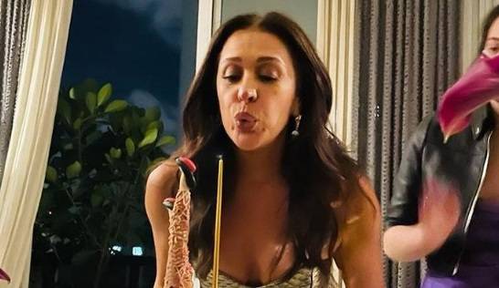 Convidados de Claudia Raia fazem teste de Covid-19 antes de festa