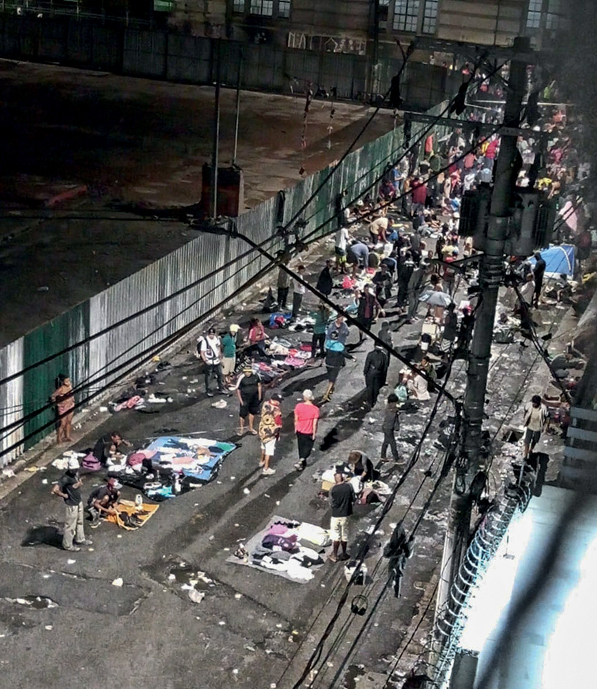 Policiais usam bombas de efeito moral e balas de borracha na Cracolândia