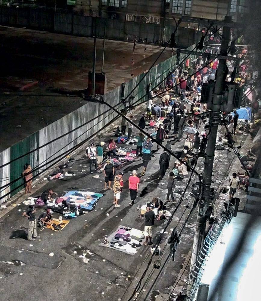 Policiais usam bombas de efeito moral e balas de borracha na Cracolândia