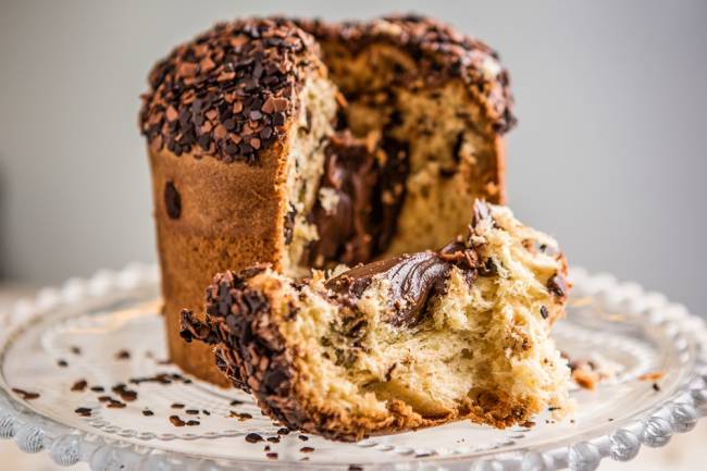 Confeitaria Dama: panetone com farto recheio de chocolate