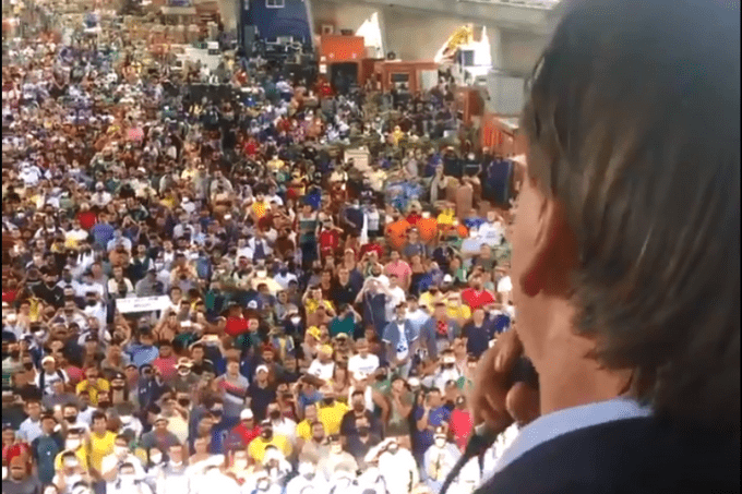 Bolsonaro visita Ceagesp, que registra aglomeração de centenas
