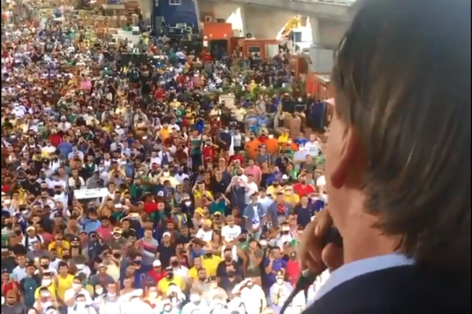 Bolsonaro visita Ceagesp, que registra aglomeração de centenas