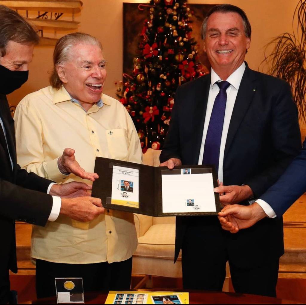 Em nota interna, Silvio Santos chama Bolsonaro de “meu patrão”