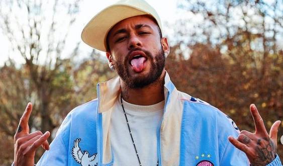 Gil, Neymar, Thiaguinho e outros famosos jantam no Paris 6 e são criticados