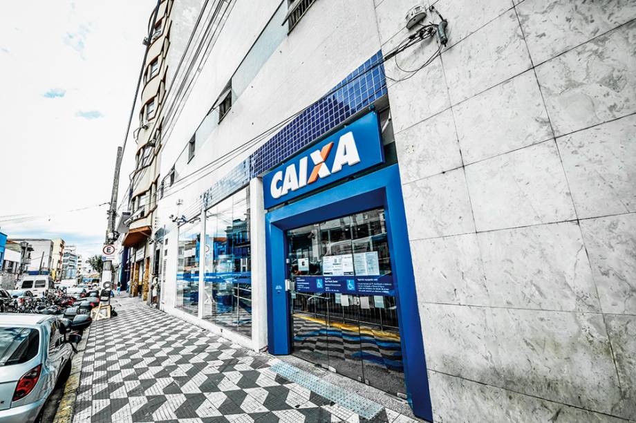 Pr&eacute;dio locado pela Caixa Econ&ocirc;mica Federal, por 50.000 reais mensais e constru&ccedil;&atilde;o pertencente &agrave; Uni&atilde;o e subutilizada: 200 metros de dist&acirc;ncia