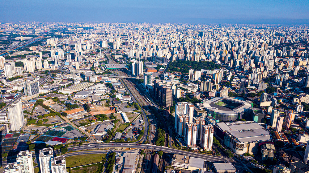 Barra Funda por drone Palmeiras-Barra Funda: localizada ao ao lado de bairros como Perdizes e Pompeia, shoppings, parques e universidades
