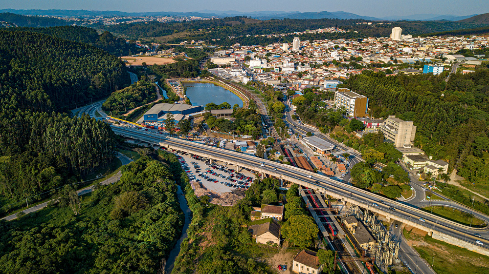 Caieiras por drone Caieiras: primeira cidade da região metropolitana atravessada pela 7-Rubi