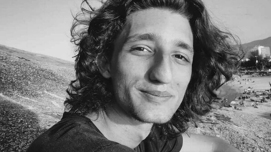 Homem se passava por massagista gay para abusar de influenciadoras