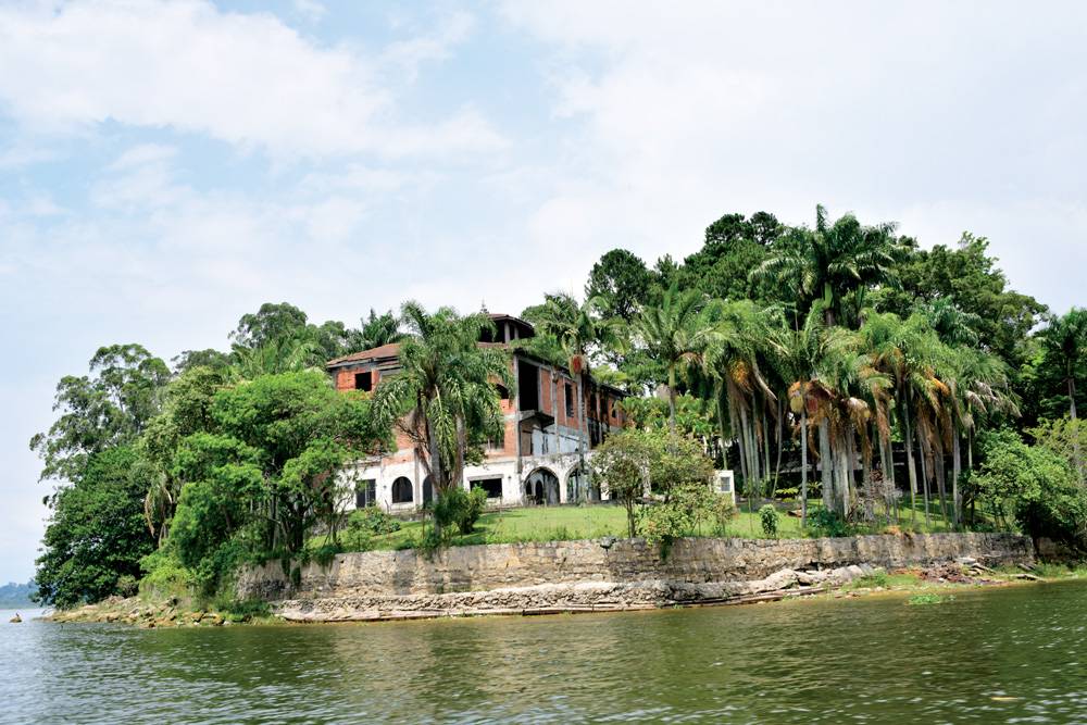 Riviera: casa e barcos abandonados Riviera: casa e barcos abandonados