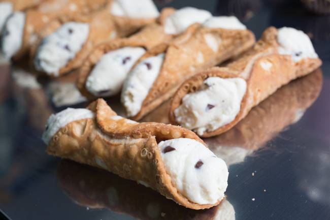 Novas Docerias - Carlos Bakery canoli