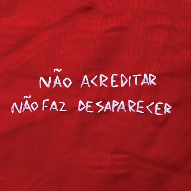 Créditos_LorenaRosa.jpg Bordado de Lorena Rosa: mensagem costurada