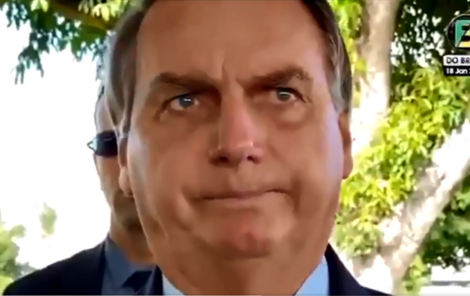 Governo de São Paulo multa Jair Bolsonaro por não usar máscara