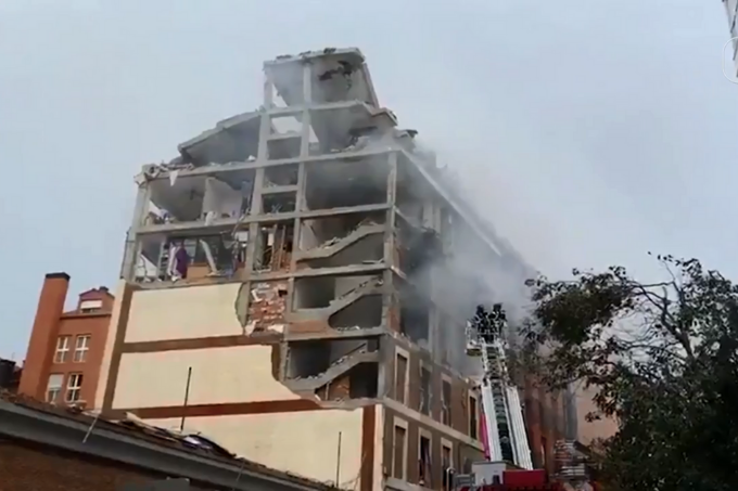 Forte explosão mata duas pessoas e destrói edifício no centro de Madri