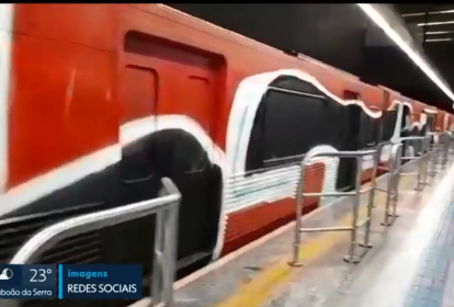 Metro pintado com vermelho, preto e branco