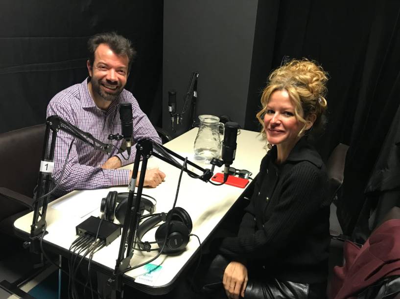 Raul Juste Lores e Carol Bueno na grava&ccedil;&atilde;o do podcast SPSonha