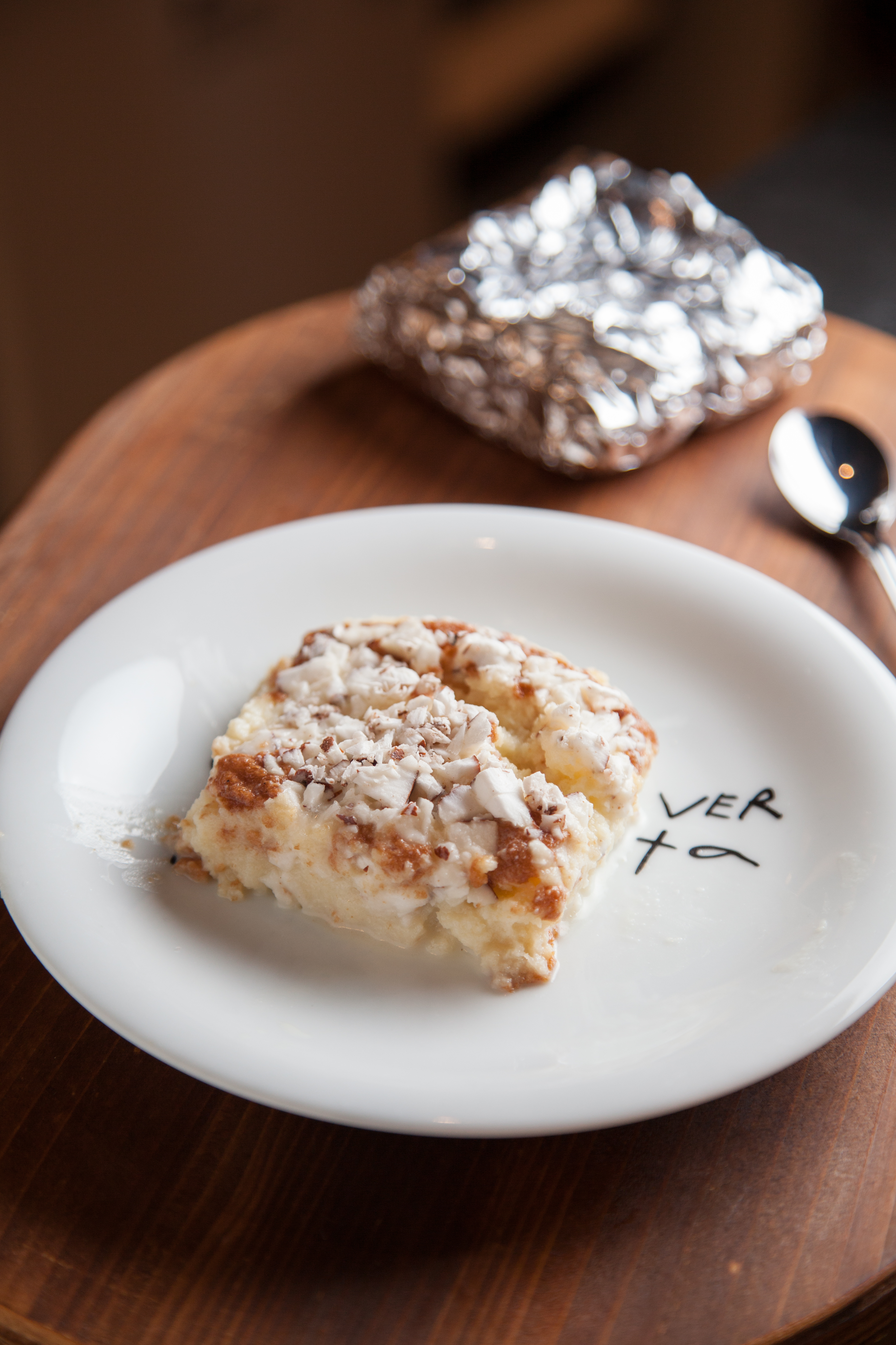 Bolo de coco: da cafeteria RomeoRomeo