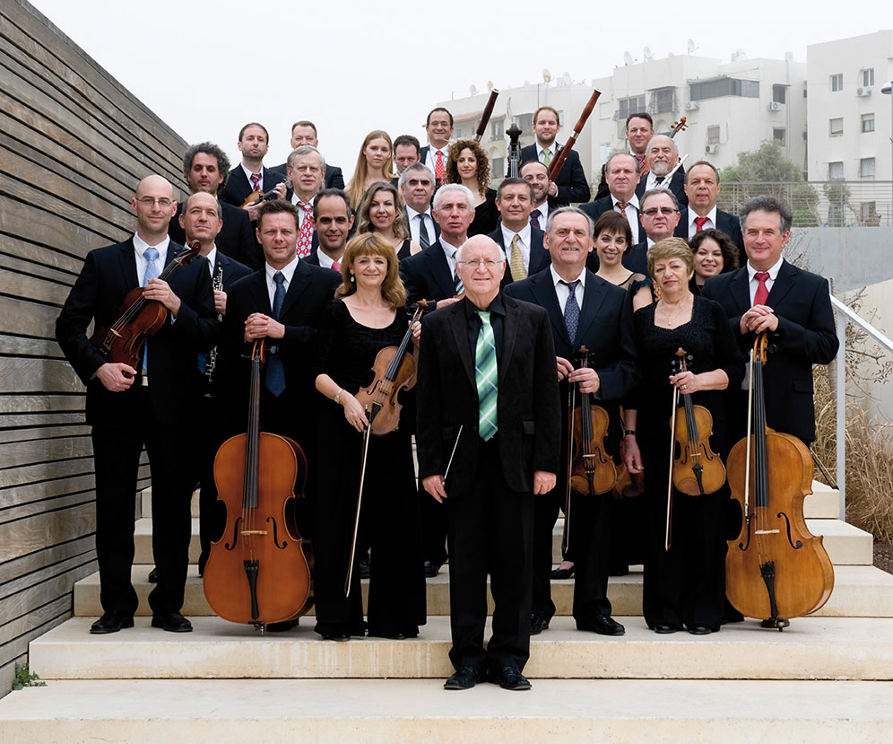 Camerata membros da camerata de israel posando para a foto