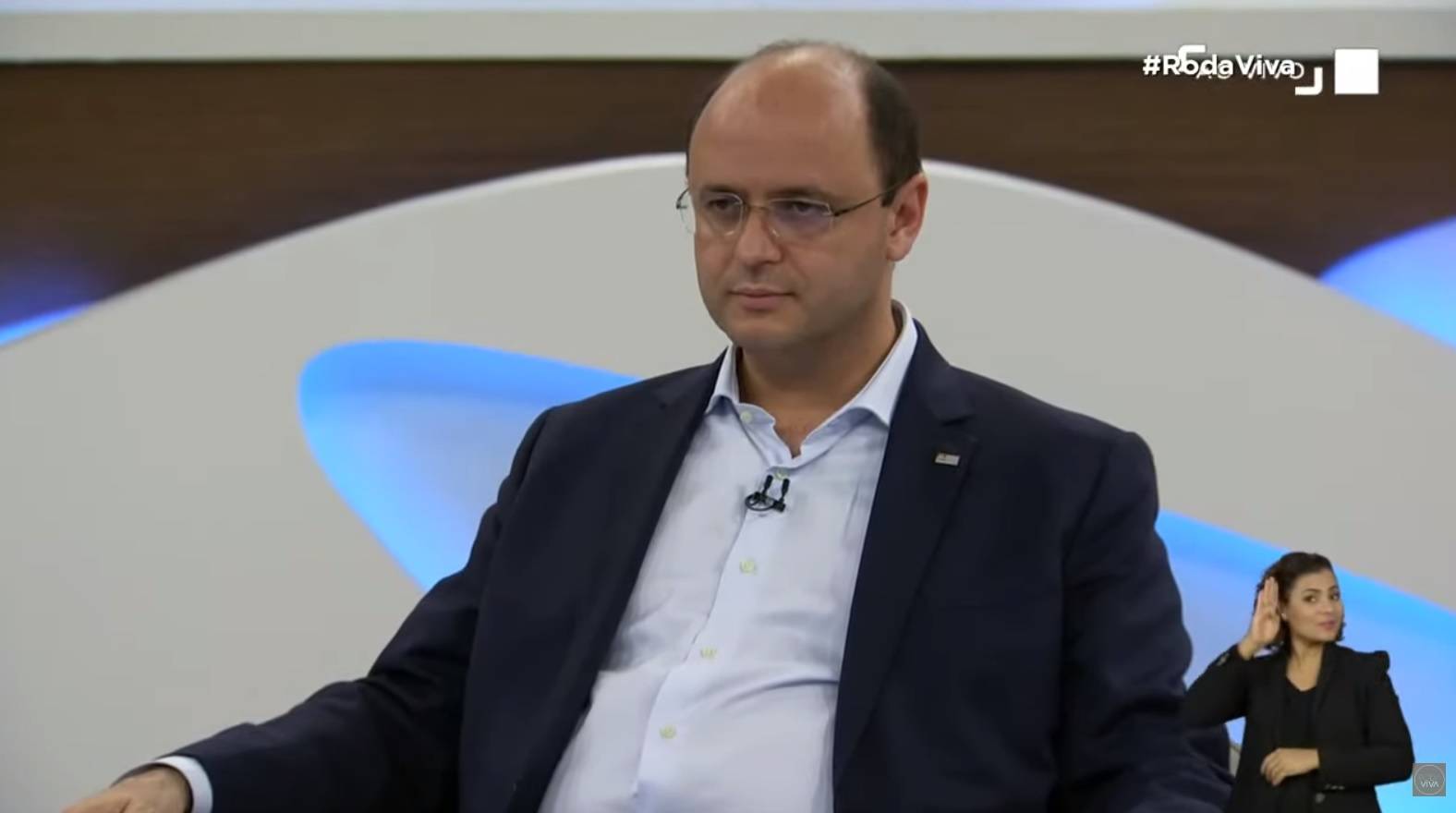 Secretário diz que é preciso ‘observar lógica’ antes de vacinar professor