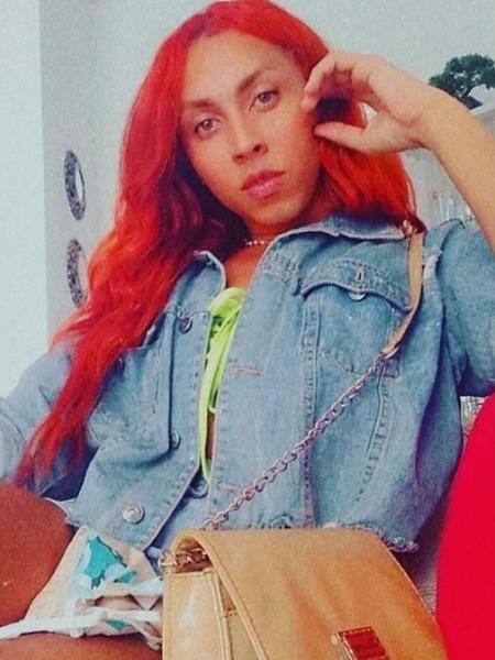 lorena posa para foto