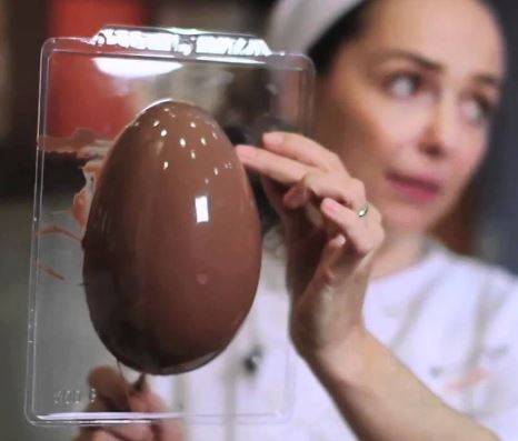 Carole Crema dá curso sobre chocolate na Escola Wilma Kövesi