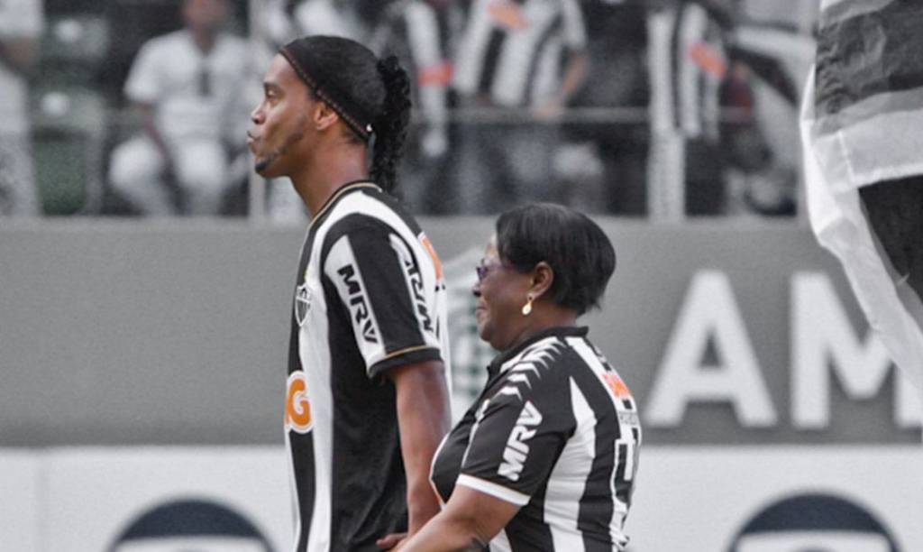 Ronaldinho Gaúcho perde a mãe, vítima da Covid-19