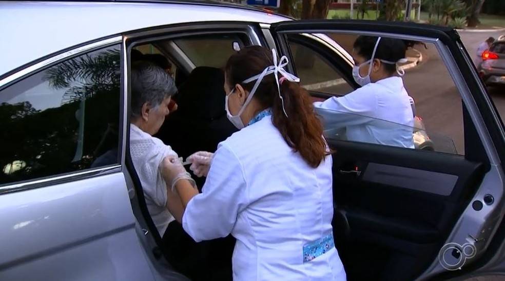 Prefeitura instala novo drive-thru de vacinação na Zona Oeste