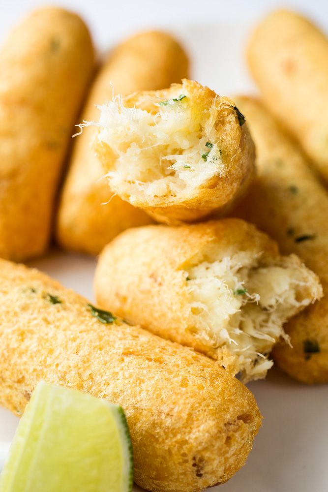 Dona Felicidade – Bolinho de bacalhau Dona Felicidade: bolinho de bacalhau é uma das opções de entrada