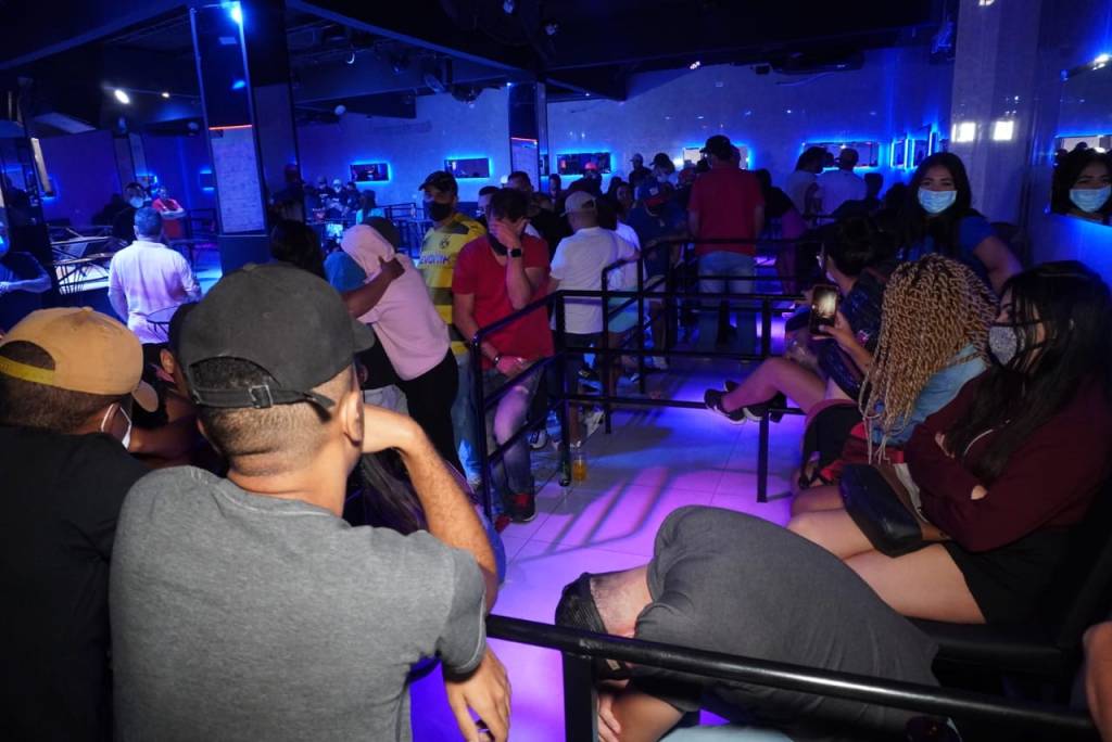 Fiscalização interrompe festa clandestina com mais de 500 pessoas