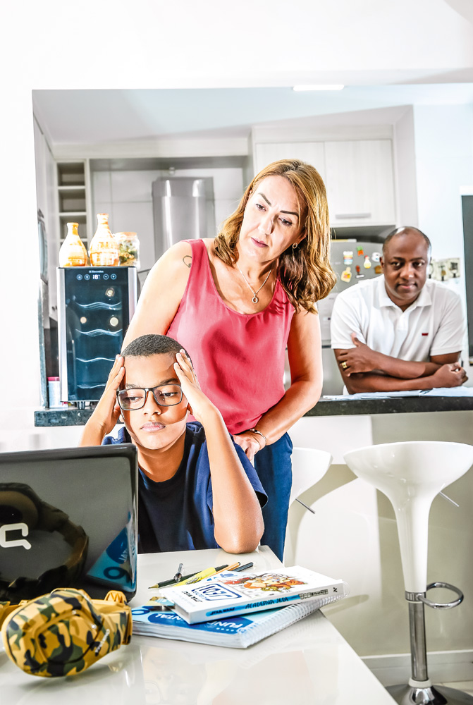 Com piora da pandemia, escolas voltam a fechar e alunos  sofrem com ansiedade e depressão, mostra pesquisa