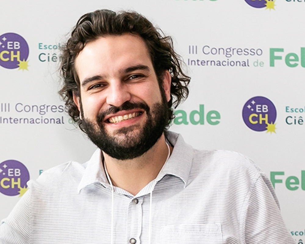 Gustavo Arns Gustavo Arns sorrindo para foto