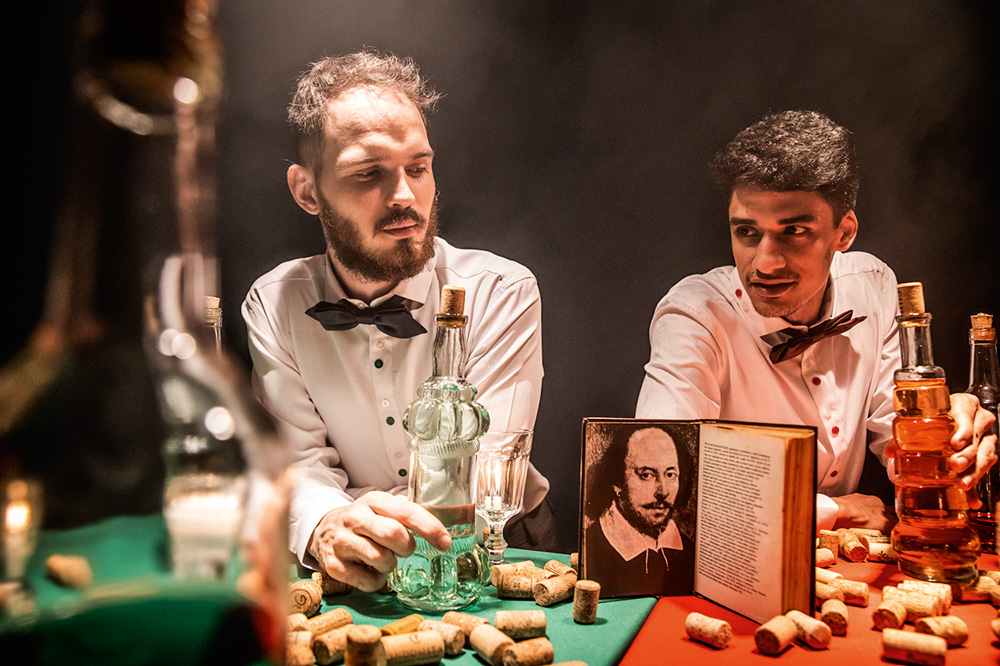 Teatro de objetos apresenta releitura de Romeu e Julieta para as crianças