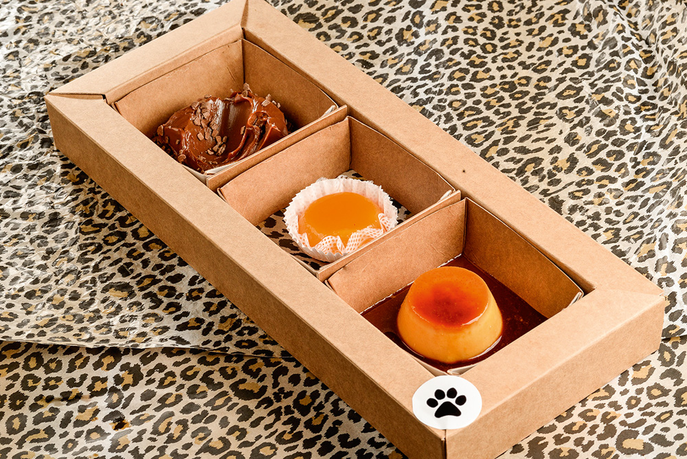 Bar da Dona Onça – Trio Elétrico Trio elétrico: brigadeiro, quindim e pudim em versões minis