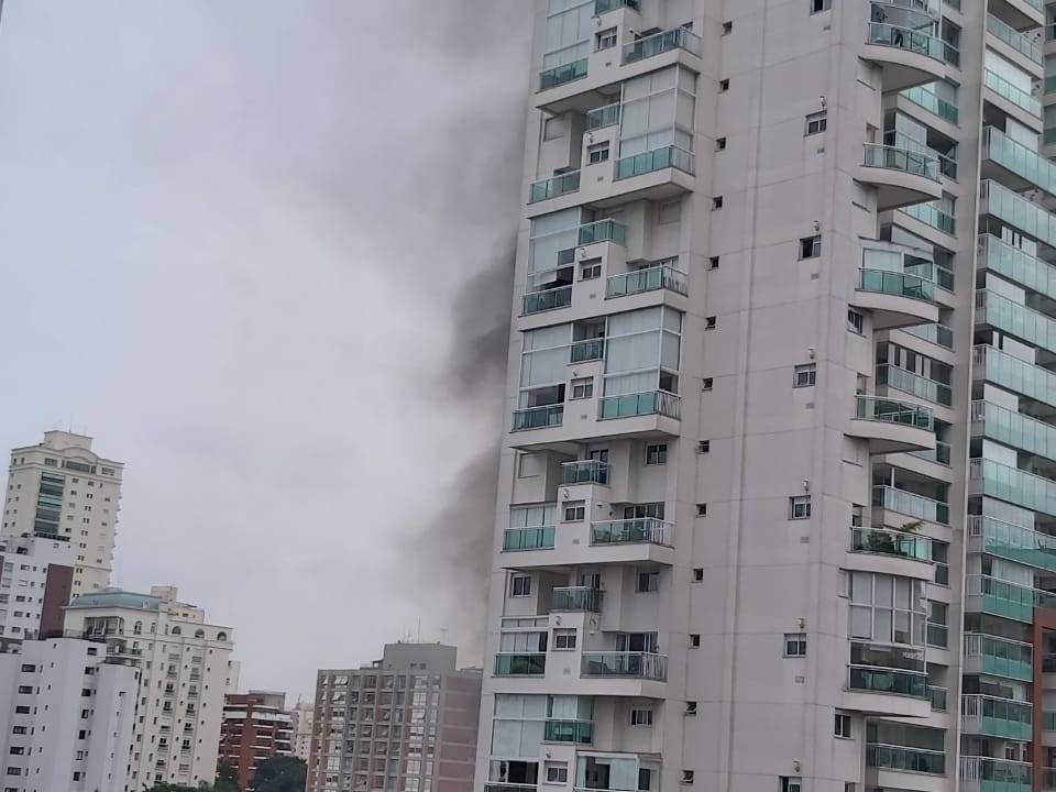 Incêndio em prédio no Campo Belo