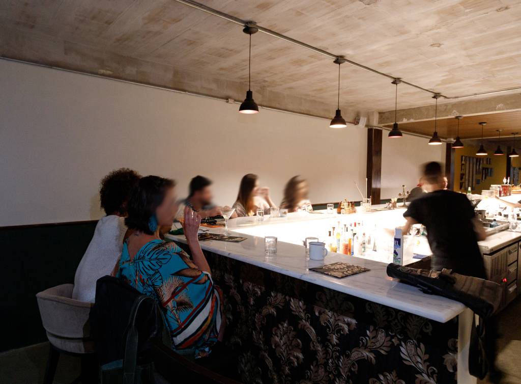 Um bar promissor, A Barra fecha as portas definitivamente